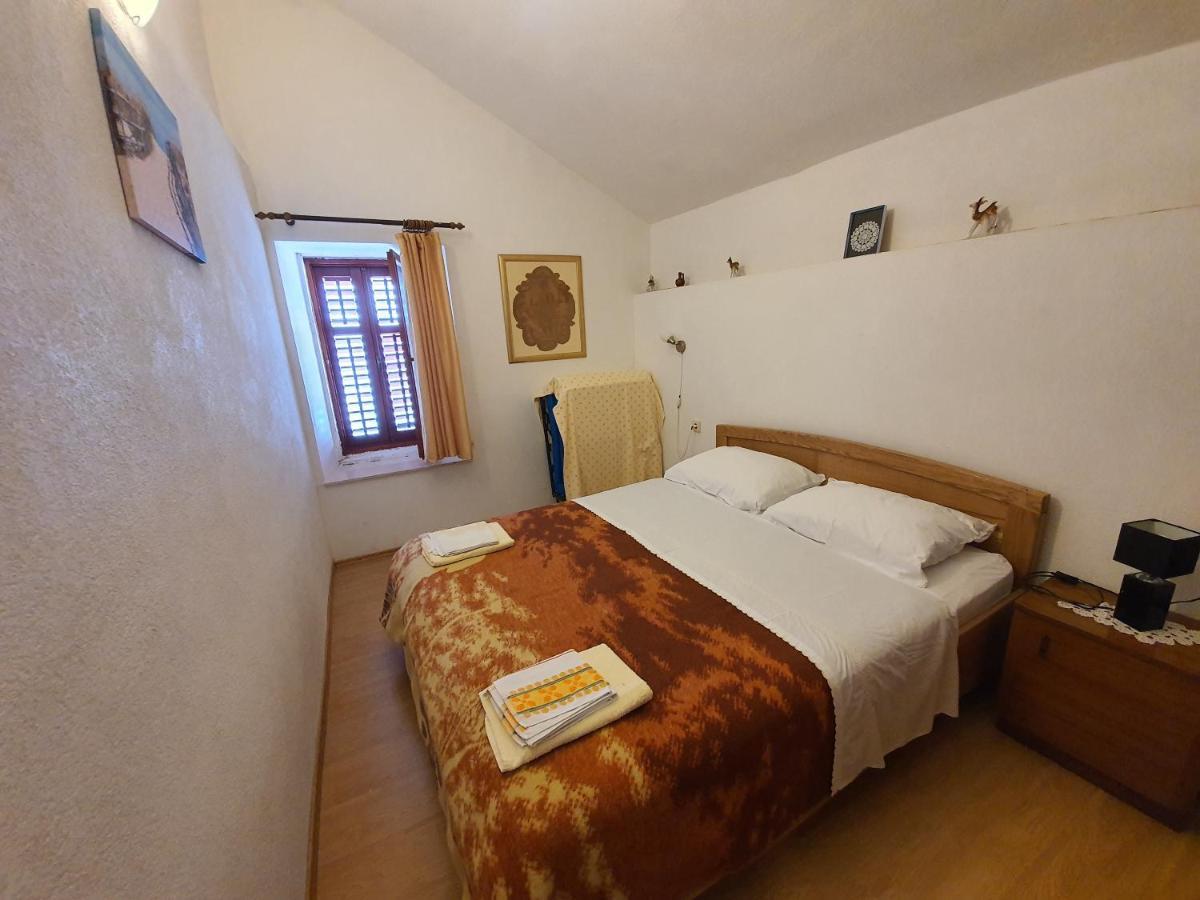 Apartment And Rooms Lucica Komiža Kültér fotó