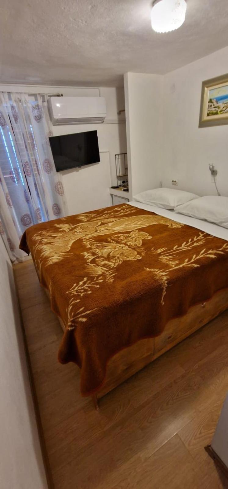 Apartment And Rooms Lucica Komiža Kültér fotó